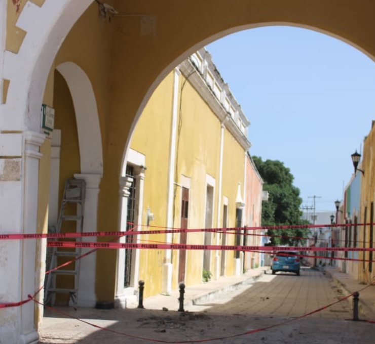 Denuncian desprendimiento de piedras del reloj de san francisco.