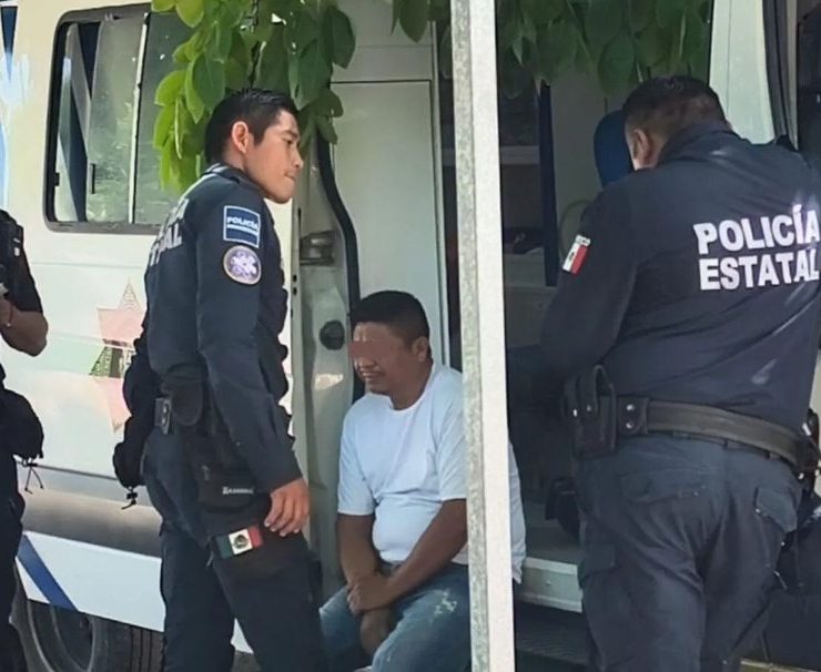 Choque por alcance deja a motociclista lesionado