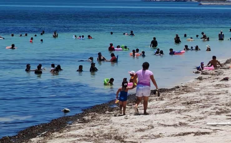 "Playa Bonita" hasta el tope de turistas, un impulso a la economía