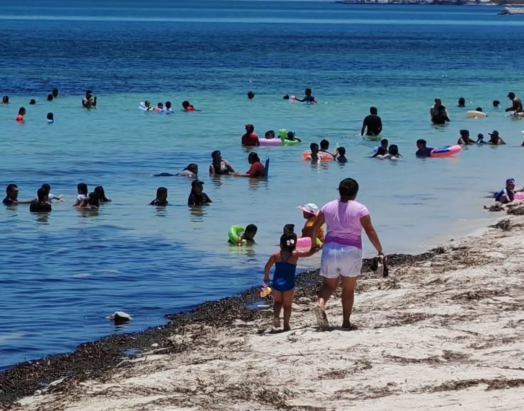 "Playa Bonita" hasta el tope de turistas, un impulso a la economía