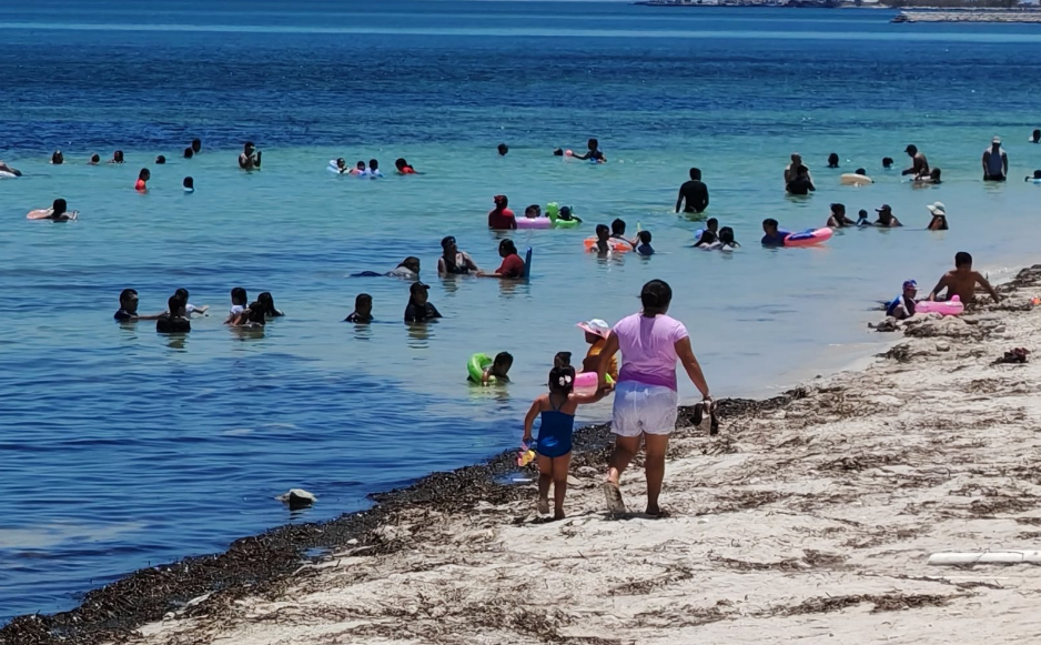 "Playa Bonita" hasta el tope de turistas, un impulso a la economía