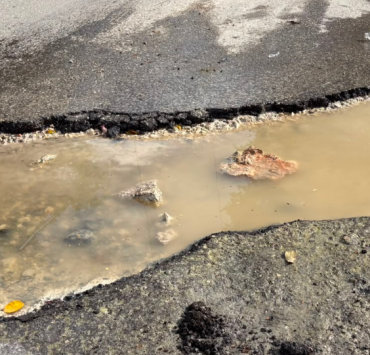 Vecinos exigen reparar baches y el ayuntamiento desaparece