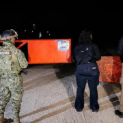Golpe al huachicol en Campeche, incautan miles de litros de hidrocarburo, avioneta y armas