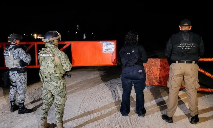 Golpe al huachicol en Campeche, incautan miles de litros de hidrocarburo, avioneta y armas