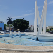 Vecinos limpian la Fuente de la Lancha ya que el ayuntamiento no lo hizo