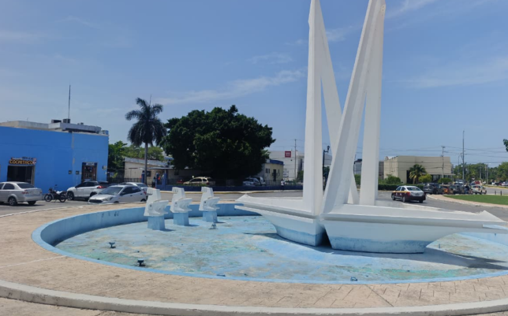 Vecinos limpian la Fuente de la Lancha ya que el ayuntamiento no lo hizo