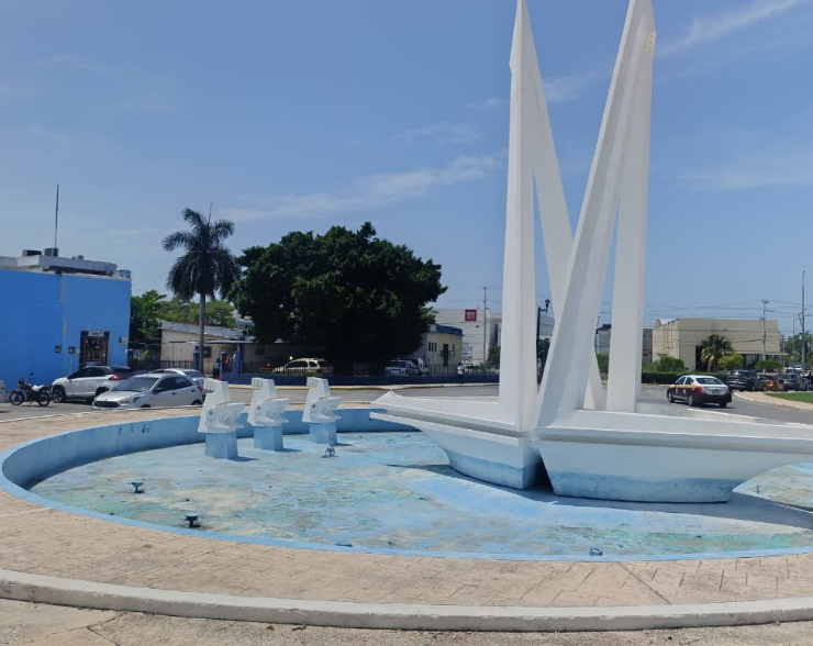 Vecinos limpian la Fuente de la Lancha ya que el ayuntamiento no lo hizo