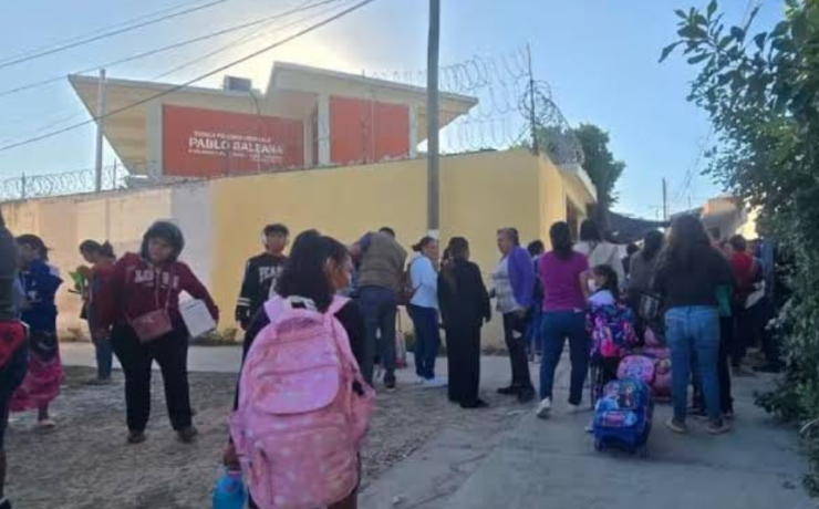 Regresen miles de estudiantes a clases en Campeche