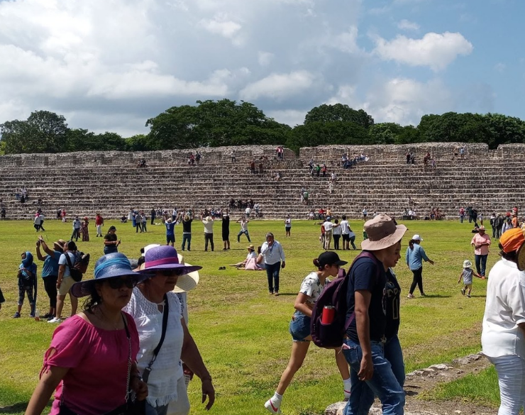 Turismo desborda ruinas en Campeche