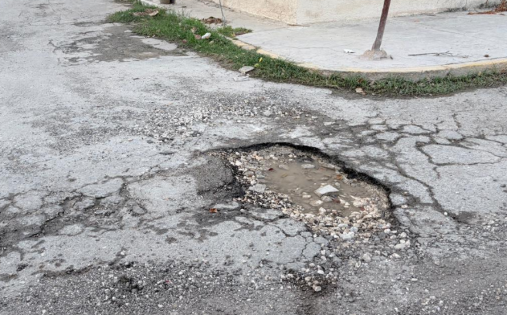 Baches reinan las calles de Campeche y el problema solo crece