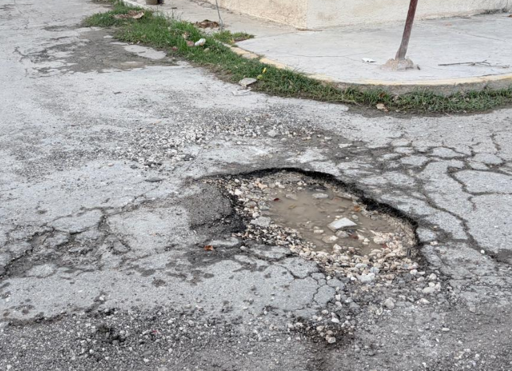 Baches reinan las calles de Campeche y el problema solo crece