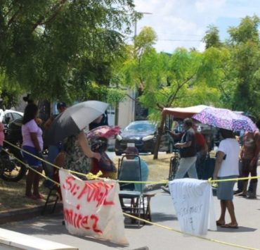Vecinos y locatarios bloquearon la avenida Colosio por fallas eléctricas