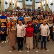 Sansores impulsa a estudiantes de Campeche