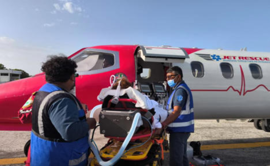 IMSS traslada en ambulancia aérea a menor de Campeche