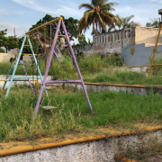 Los parques siguen deteriorándose por abandono