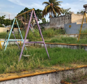 Los parques siguen deteriorándose por abandono