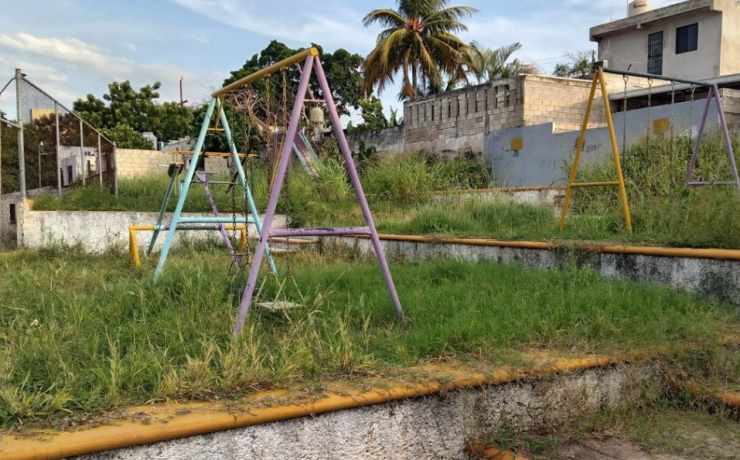 Los parques siguen deteriorándose por abandono