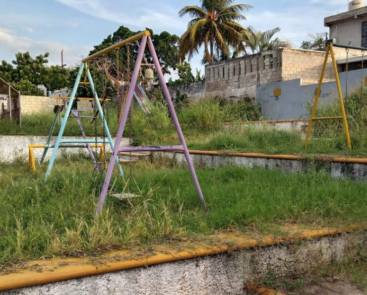 Los parques siguen deteriorándose por abandono