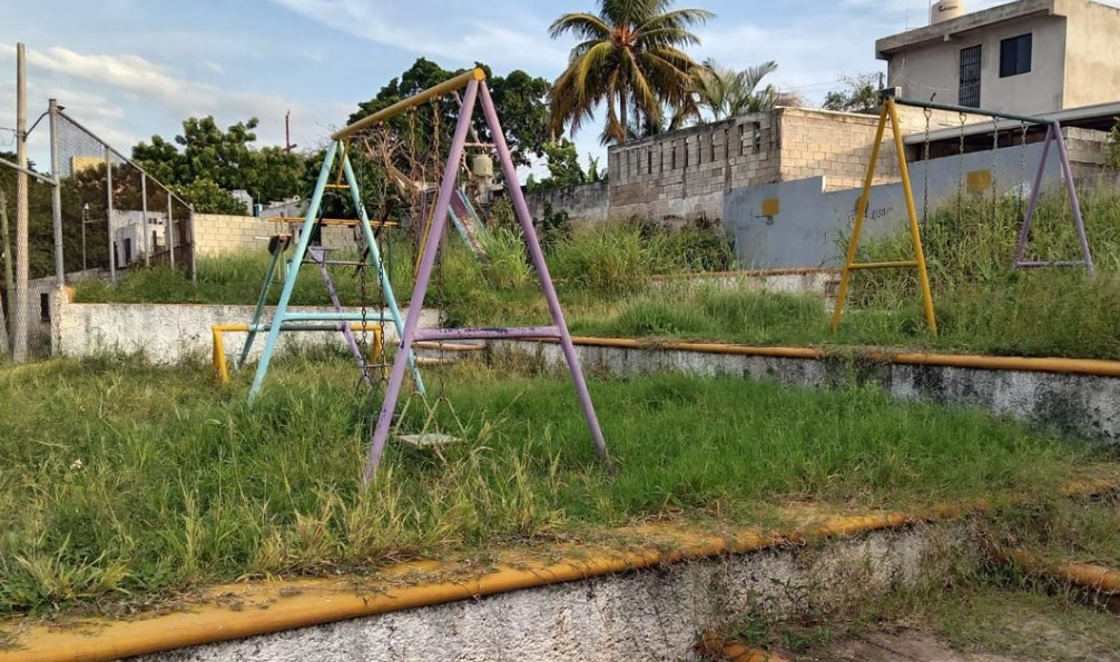 Los parques siguen deteriorándose por abandono