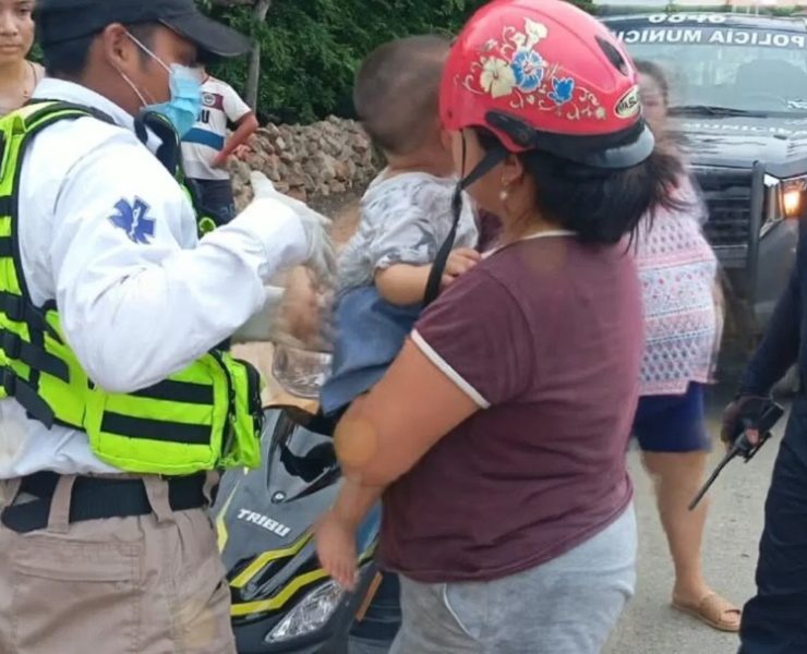 Familia derrapa en motocicleta en Dzitbalché