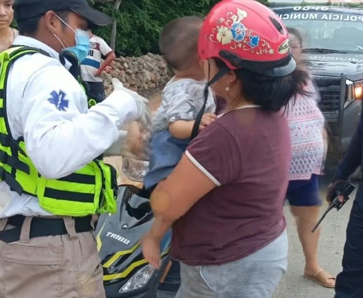Familia derrapa en motocicleta en Dzitbalché