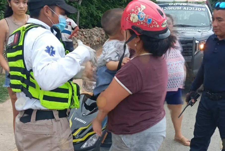 Familia derrapa en motocicleta en Dzitbalché
