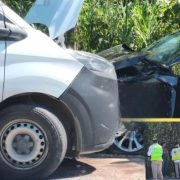 Fuerte choque frontal en la carretera antigua a Mérida