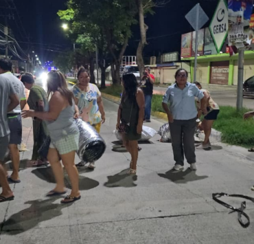 Bloquean avenida por falta de luz en colonia Aviación