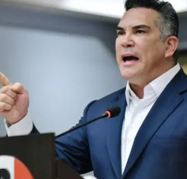 “Alito” Moreno como vendedor ambulante en los estados