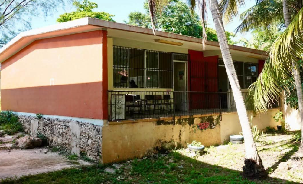 Rescatan escuela abandonada durante dos años