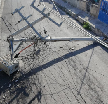 Cae poste con transformador en la Colonia Morelos, Campeche