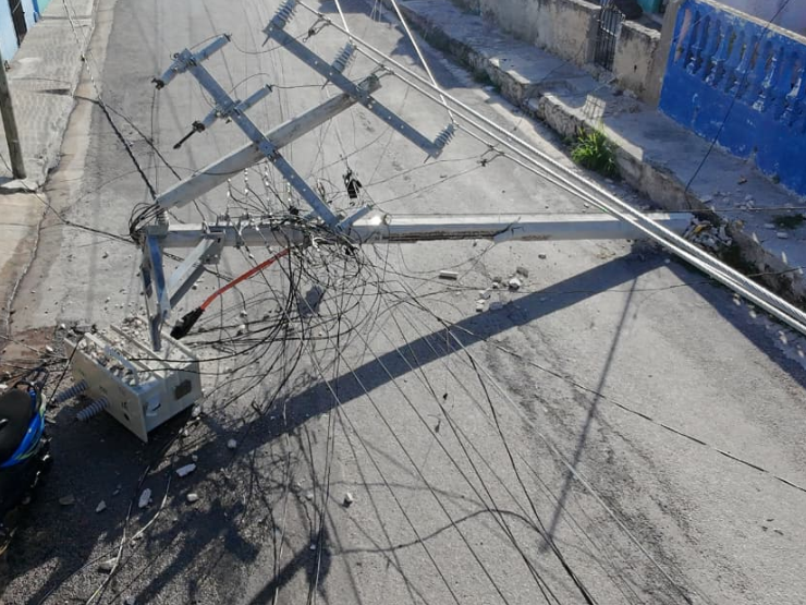 Cae poste con transformador en la Colonia Morelos, Campeche