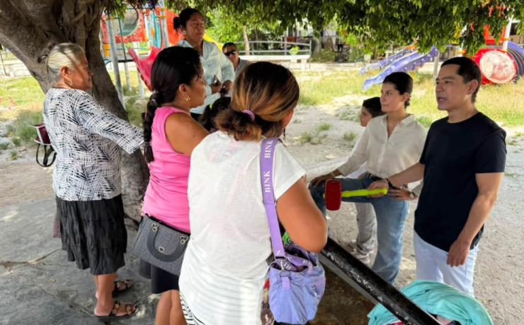 Eliseo Fernández reaparece y recorre el Distrito 1