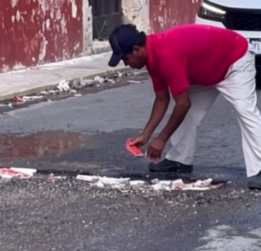 Vecinos tapan baches en San Francisco ya que el ayuntamiento no lo hace