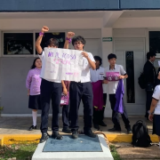 Protestan por acoso escolar con IA