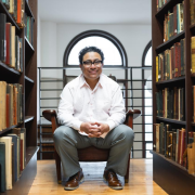 Campechano conquista el oro en los International Latino Book Awards