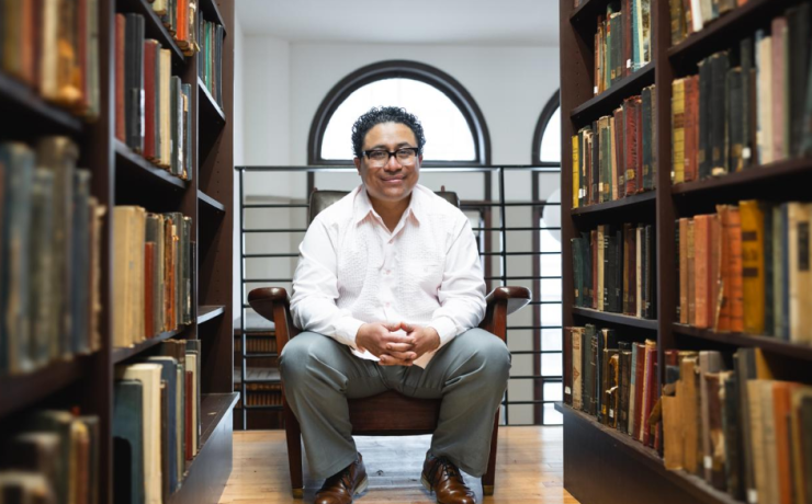 Campechano conquista el oro en los International Latino Book Awards