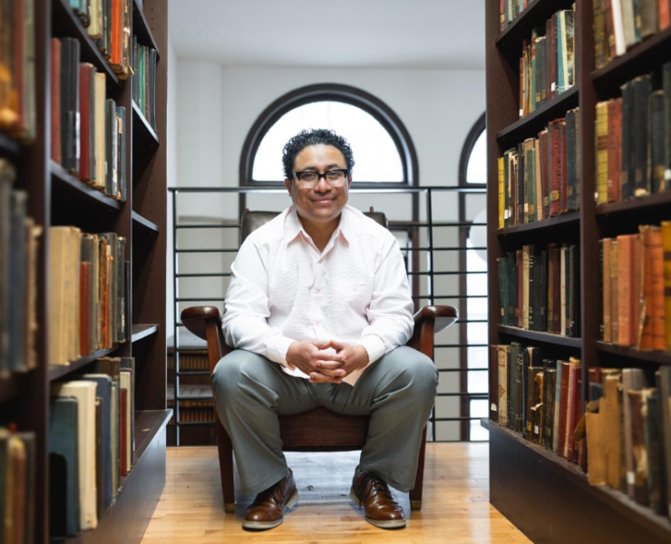 Campechano conquista el oro en los International Latino Book Awards