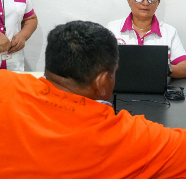 Entregan credenciales a internos de Kobén