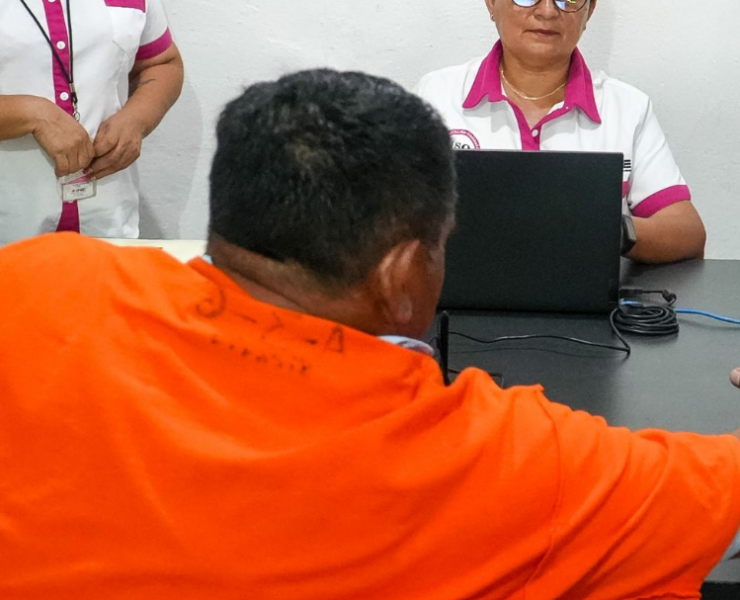 Entregan credenciales a internos de Kobén