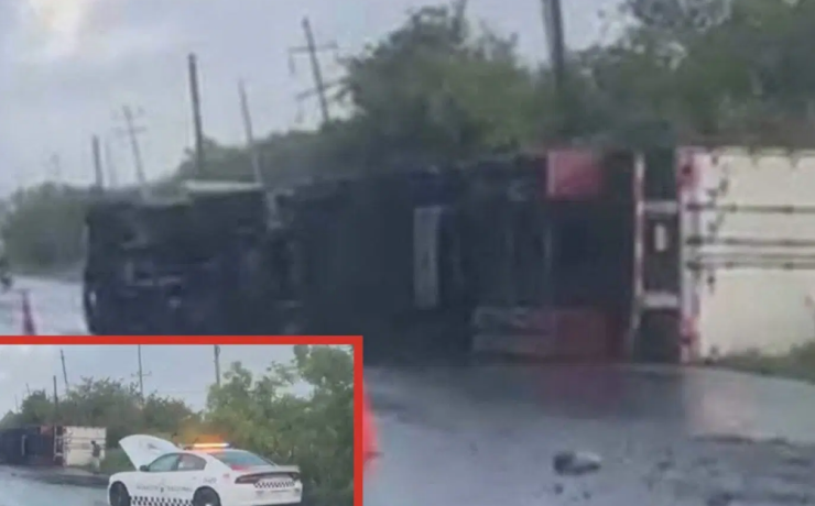 Tráiler vuelca de madrugada en Campeche