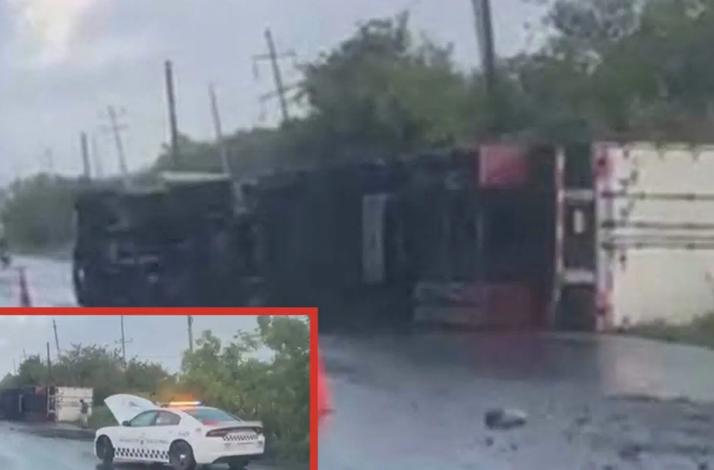 Tráiler vuelca de madrugada en Campeche