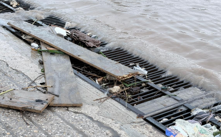 Deplorable estado de las alcantarillas en Campeche
