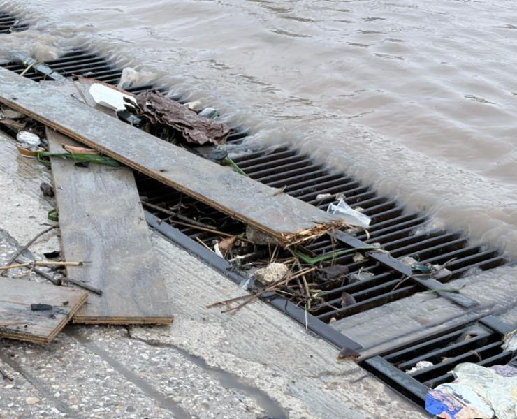 Deplorable estado de las alcantarillas en Campeche