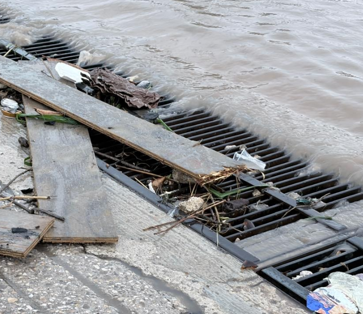 Deplorable estado de las alcantarillas en Campeche