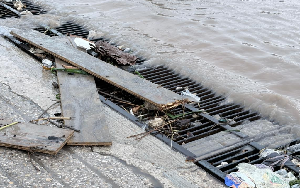 Deplorable estado de las alcantarillas en Campeche