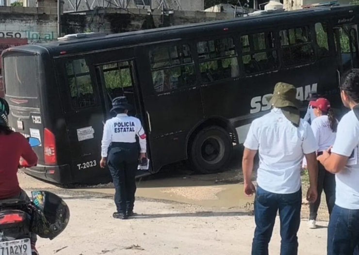 Falla de cálculo deja varado camión oficial del gobierno
