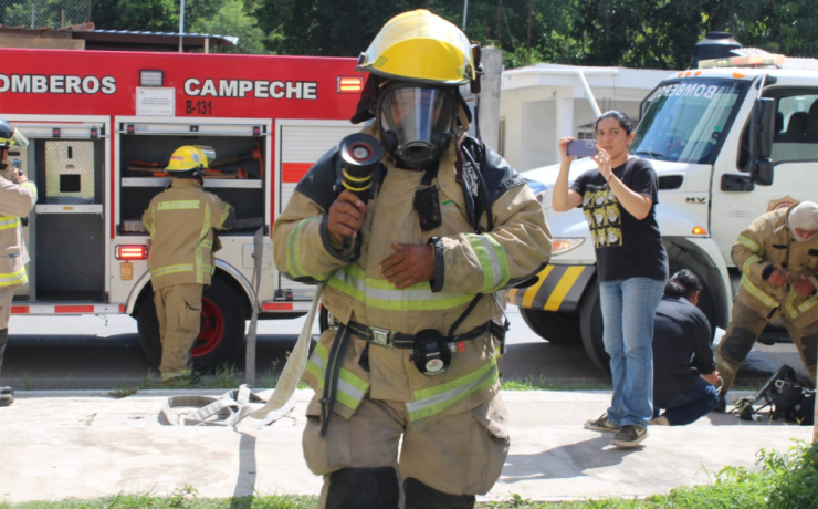 Bomberos simulan incendio en Ximbal