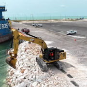 Refuerzan la escollera del Puerto de Seybaplaya