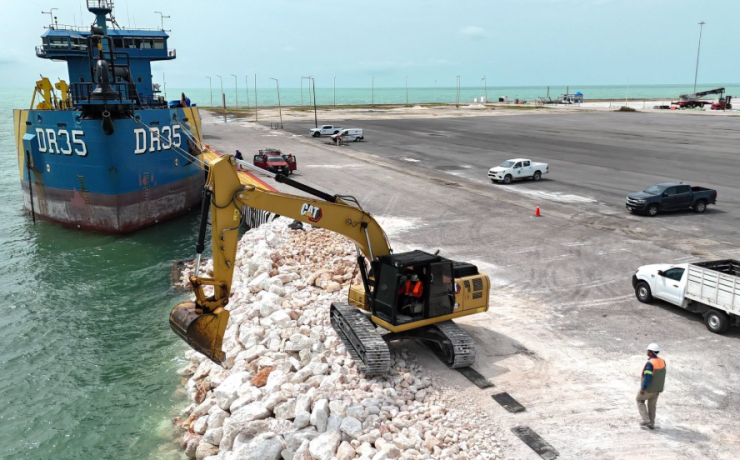 Refuerzan la escollera del Puerto de Seybaplaya